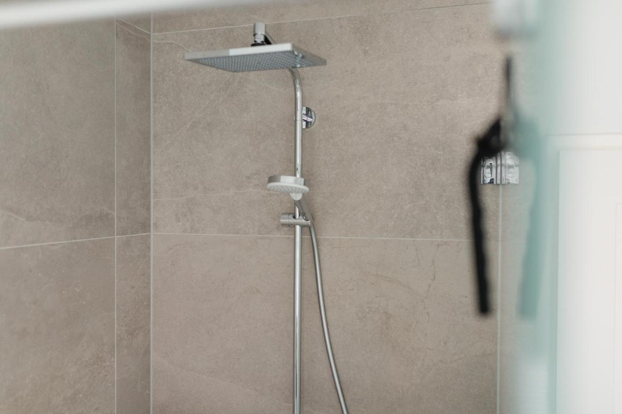 Kuesten Suite Sued - Seitliche Wasserlage, Terrasse, 70Qm Greetsiel Exterior photo